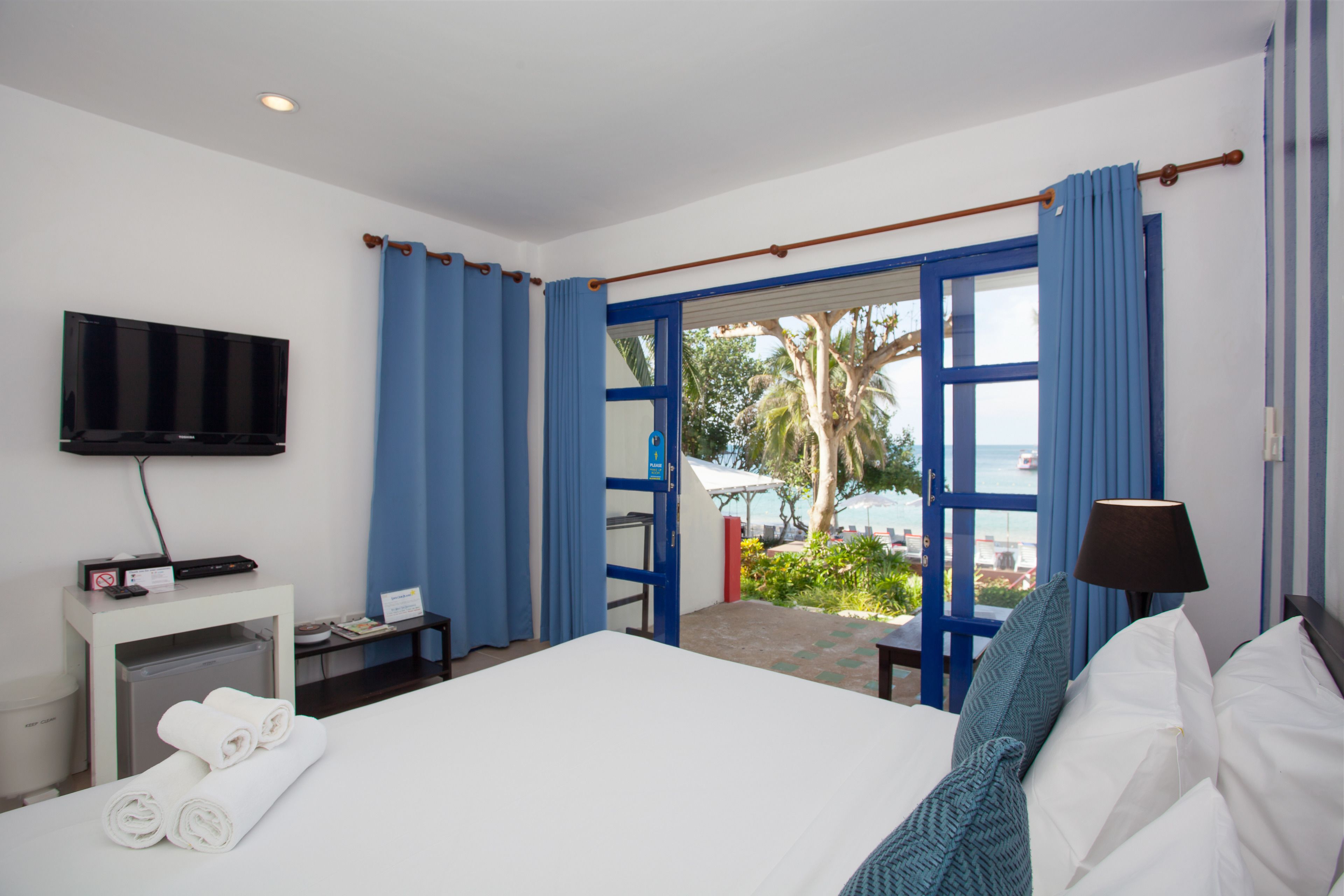 coco beach front | rollaway beds