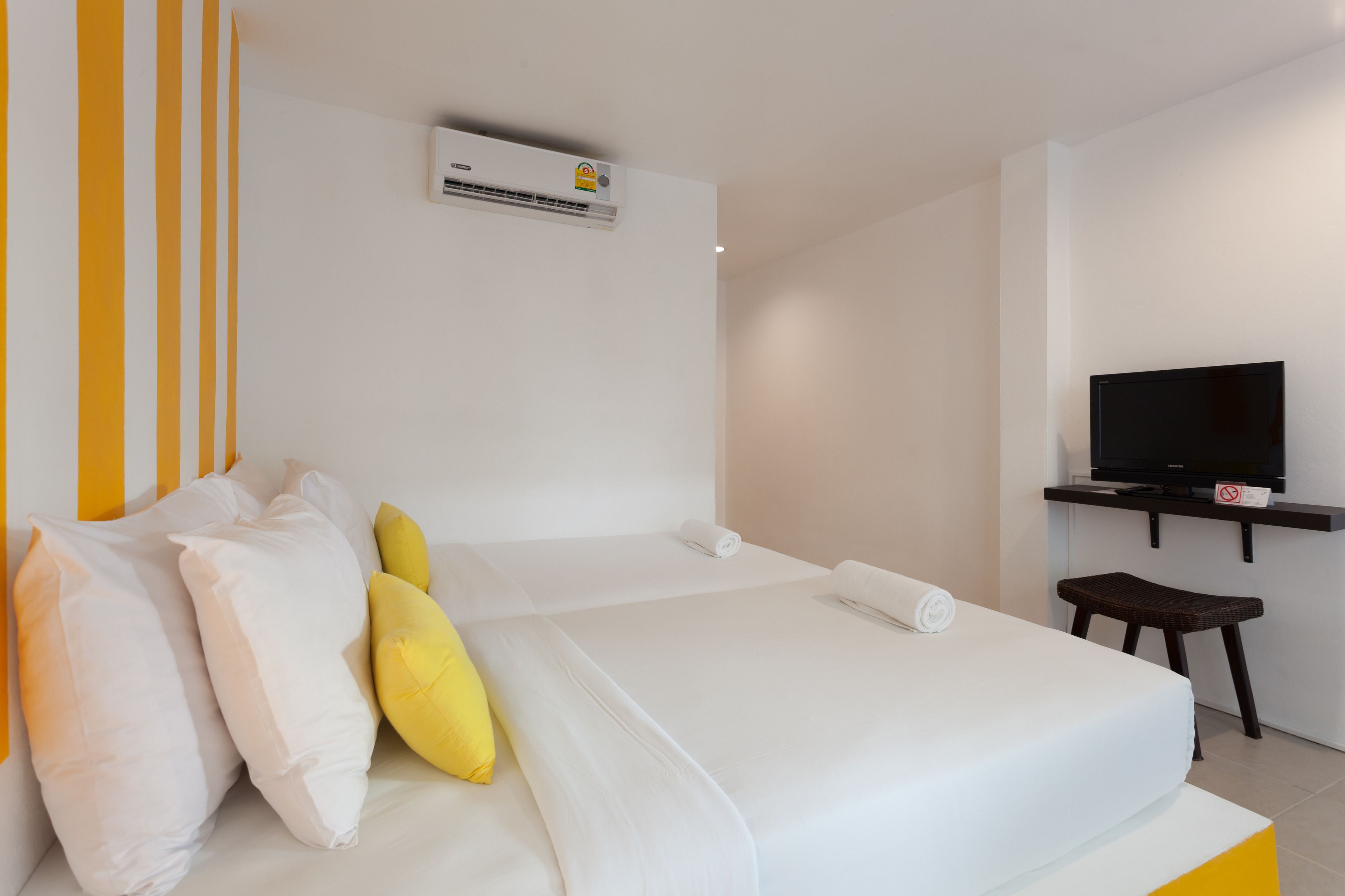 highaway deluxe  | rollaway beds