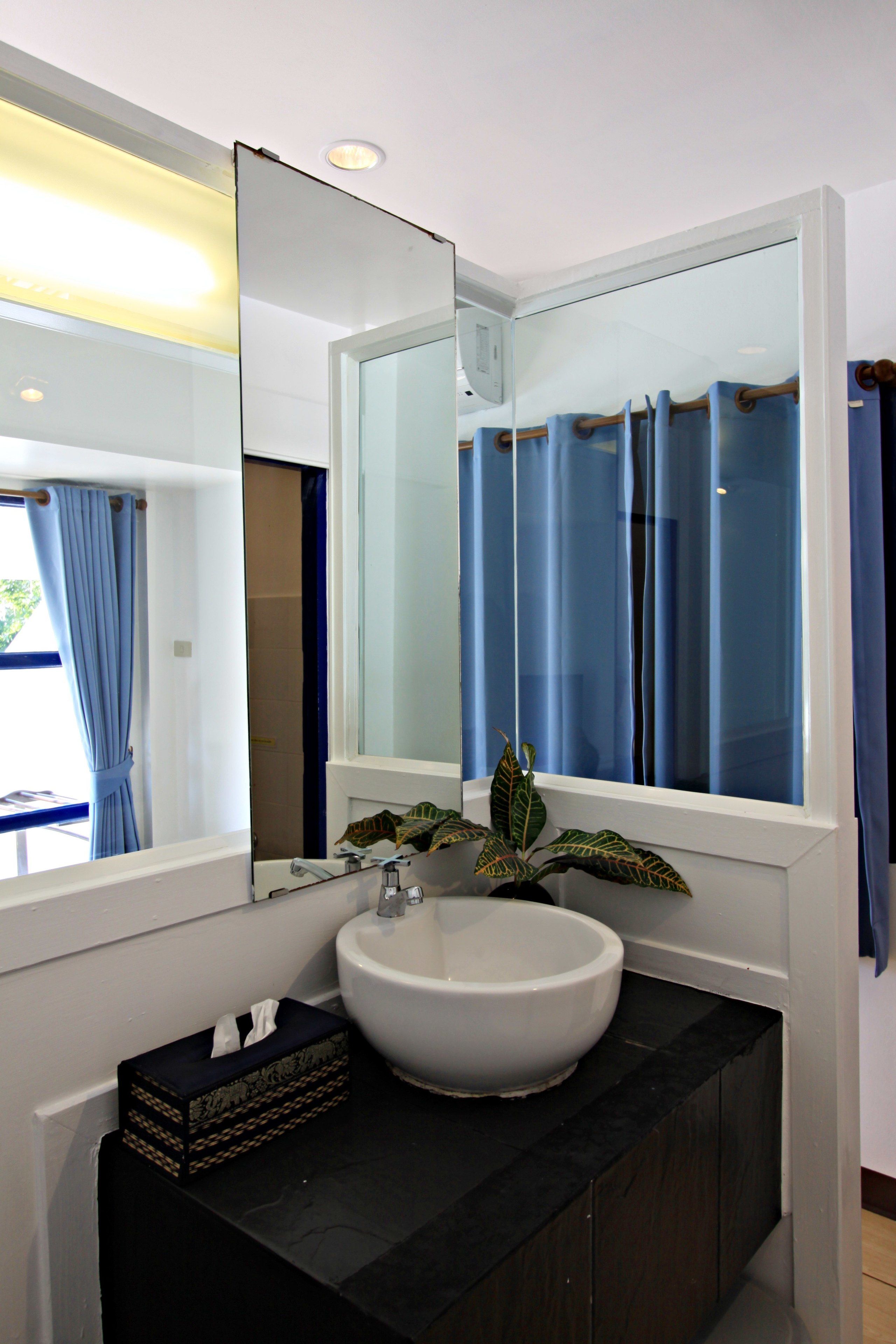 nautical deluxe | bathroom sink