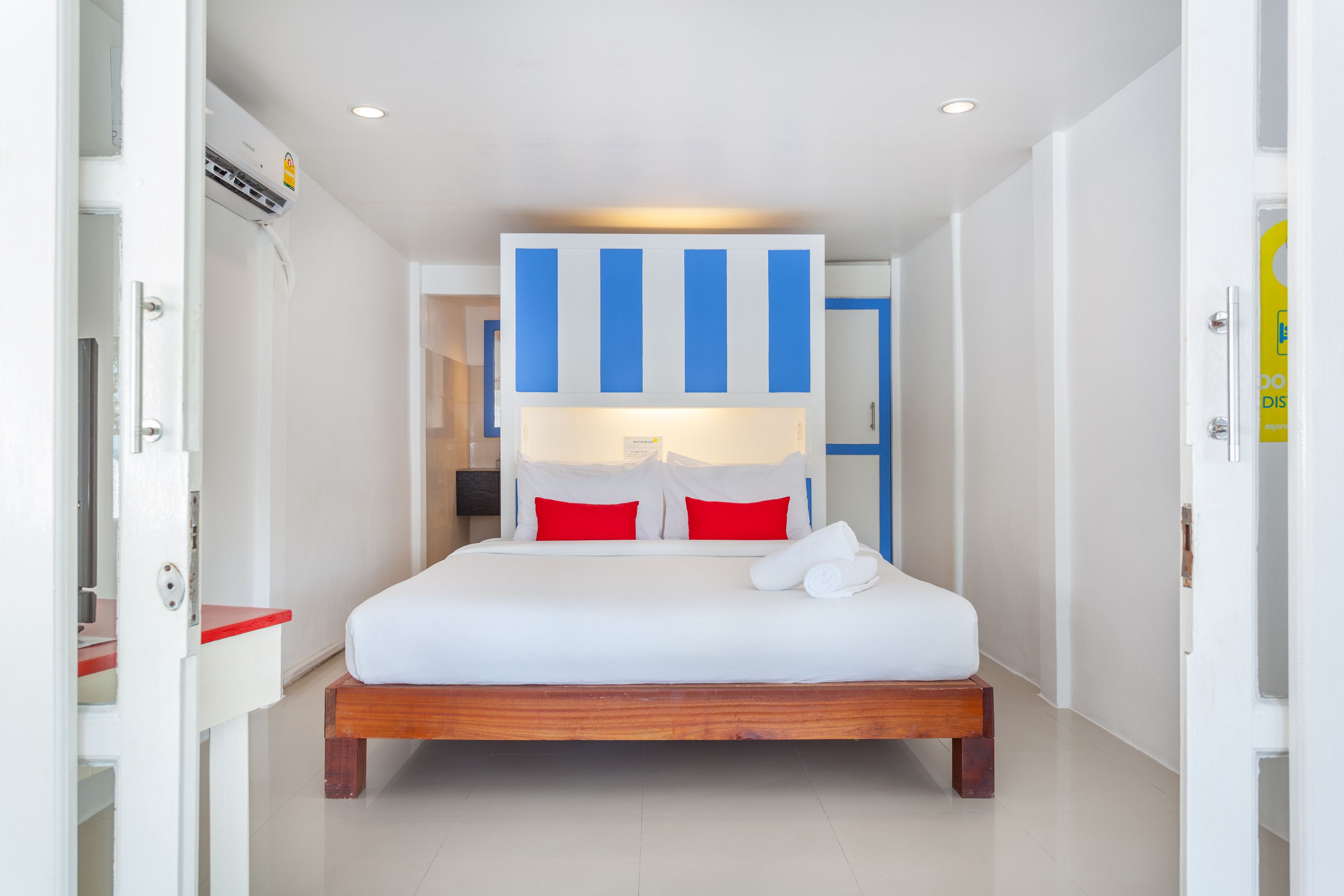 balcony deluxe | rollaway beds