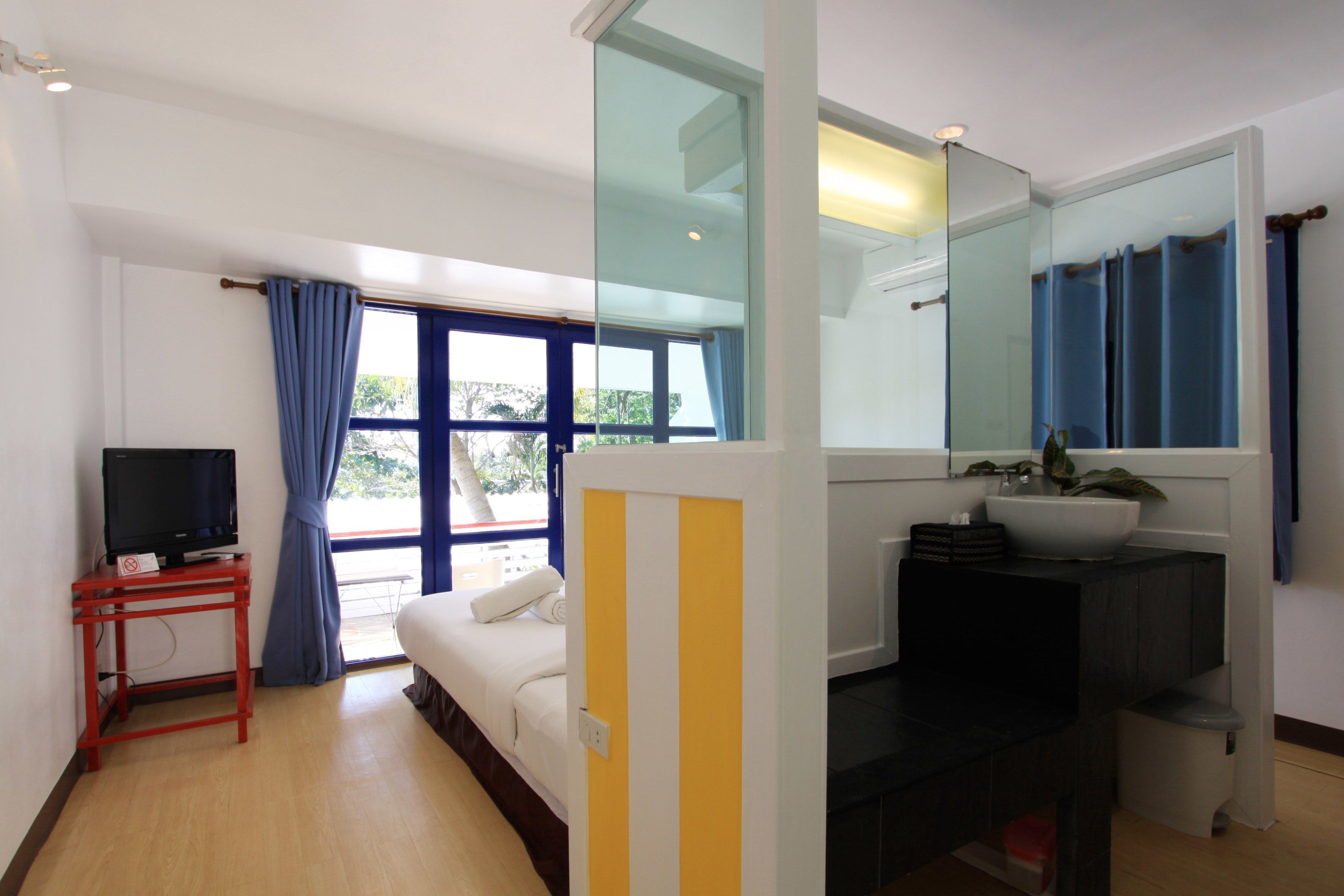 nautical deluxe | room amenity