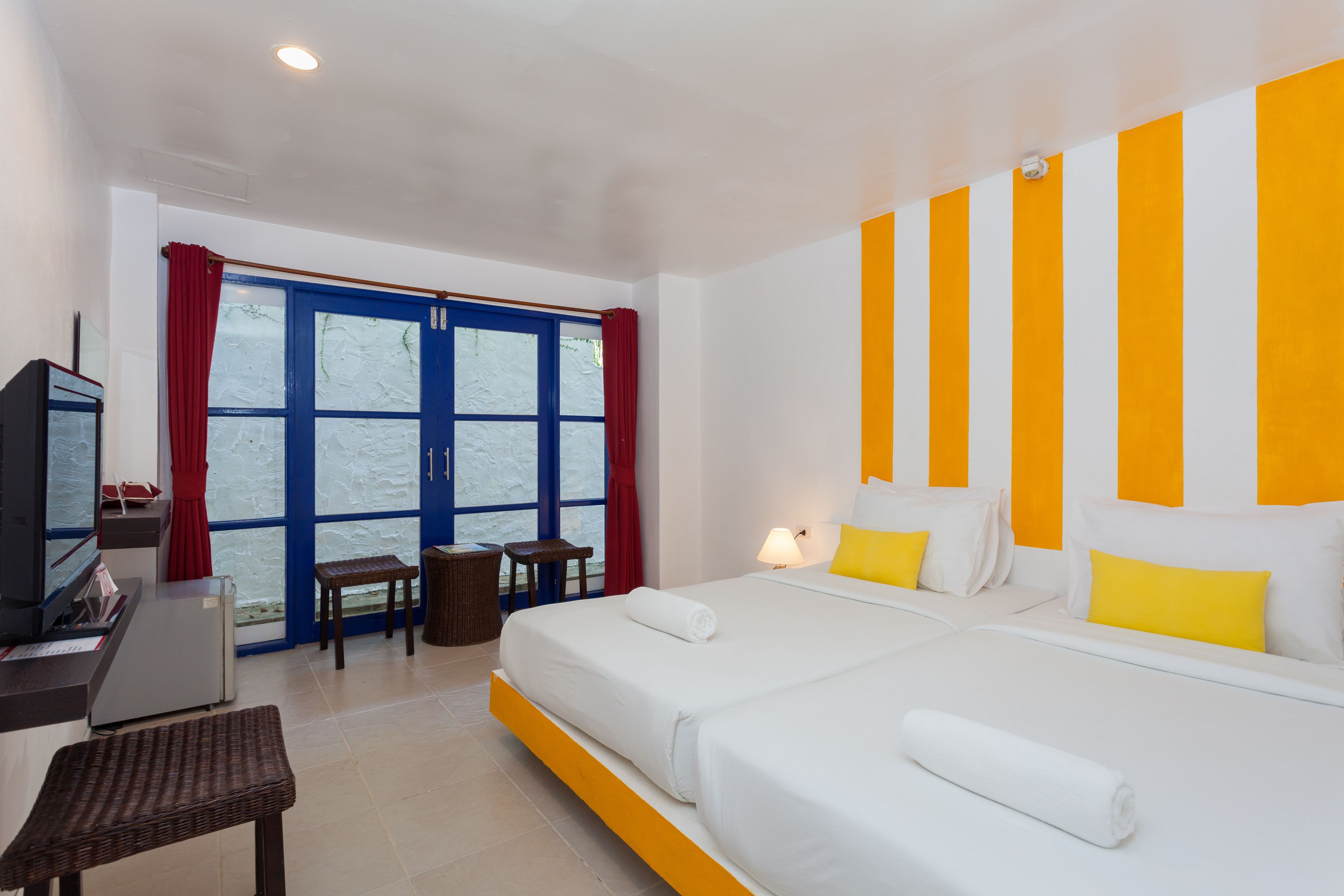 highaway deluxe  | rollaway beds