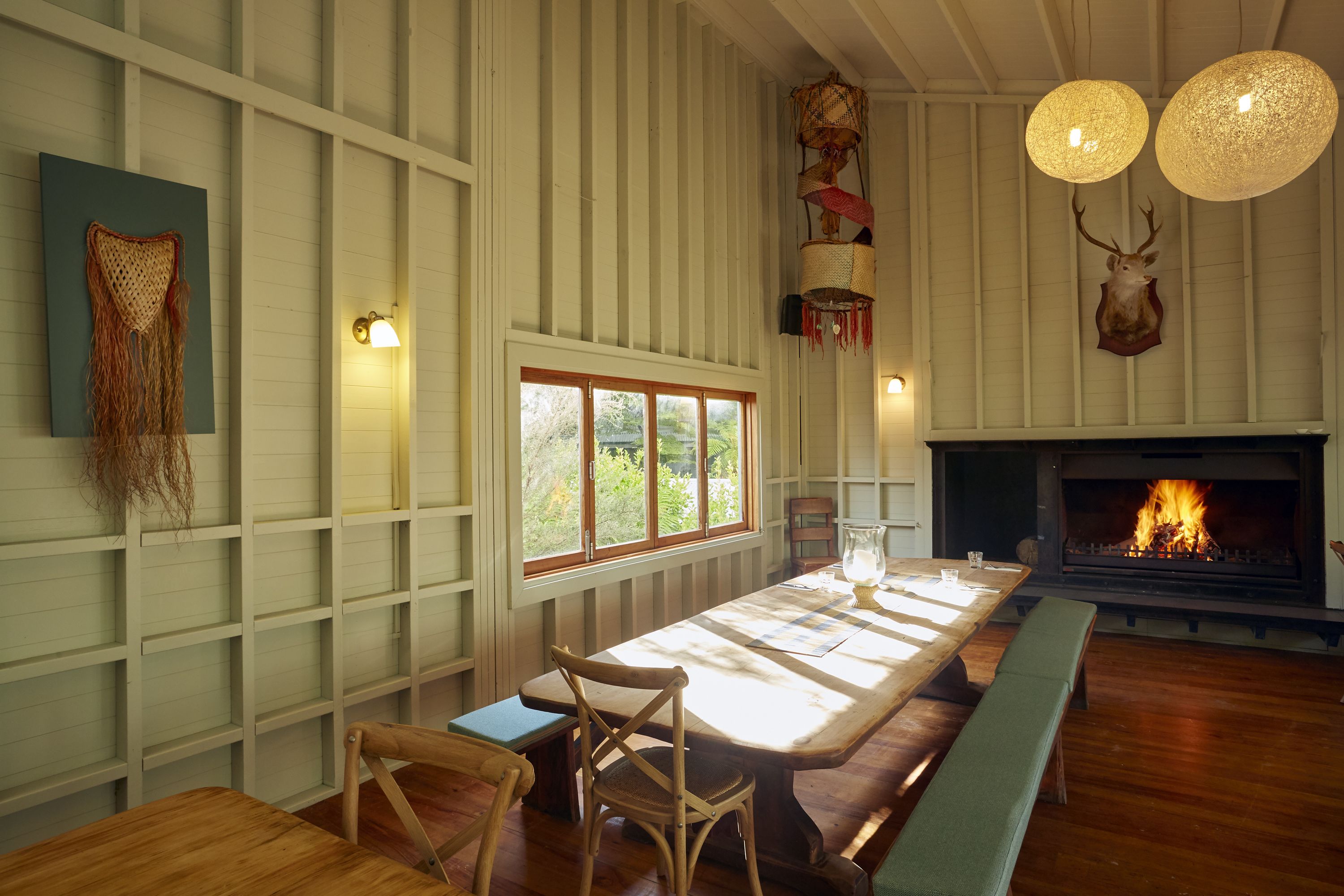 lunch, dinner served; pizza, garden views