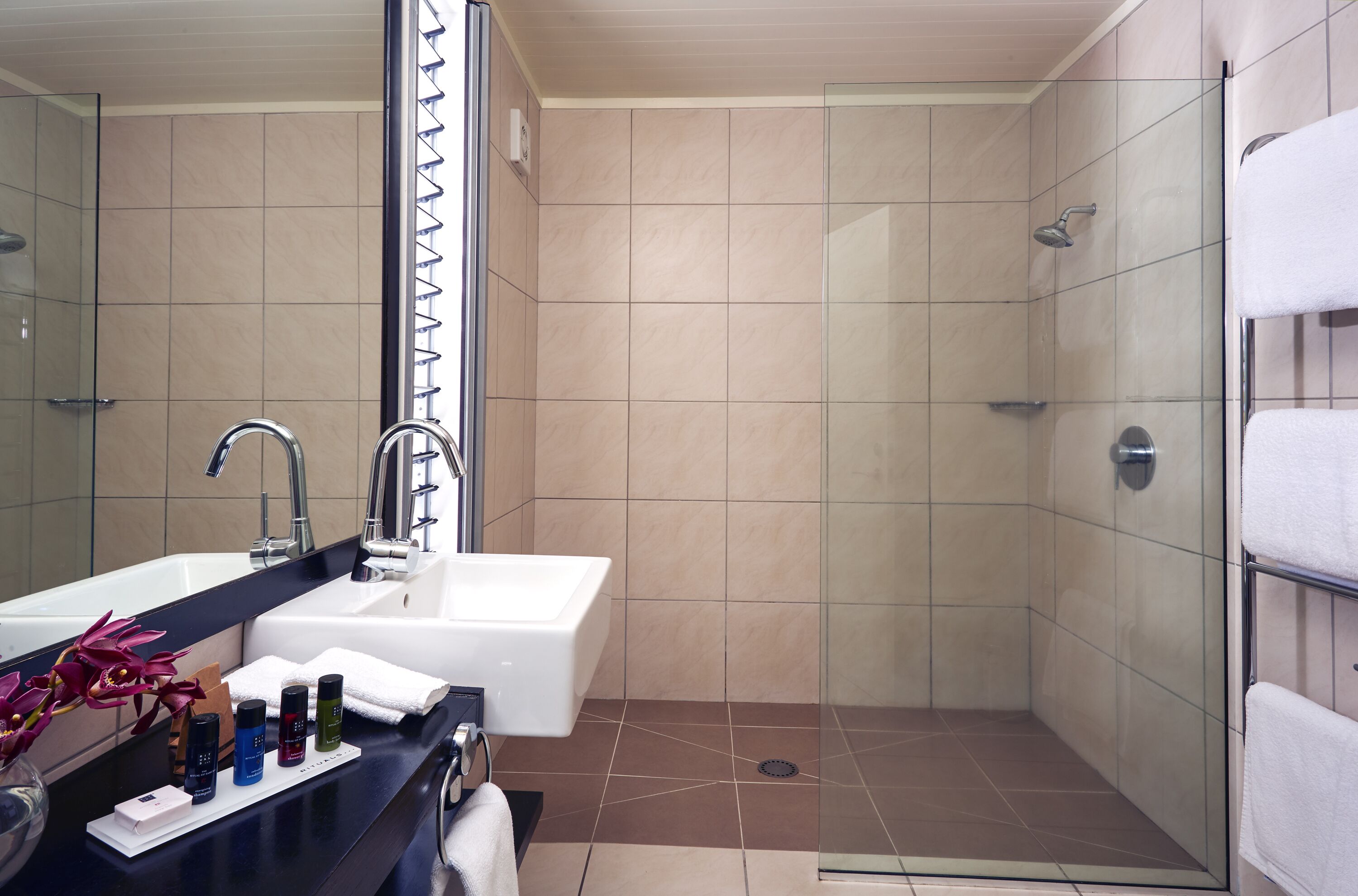 superior suite | bathroom | shower, free toiletries, hair dryer, towels