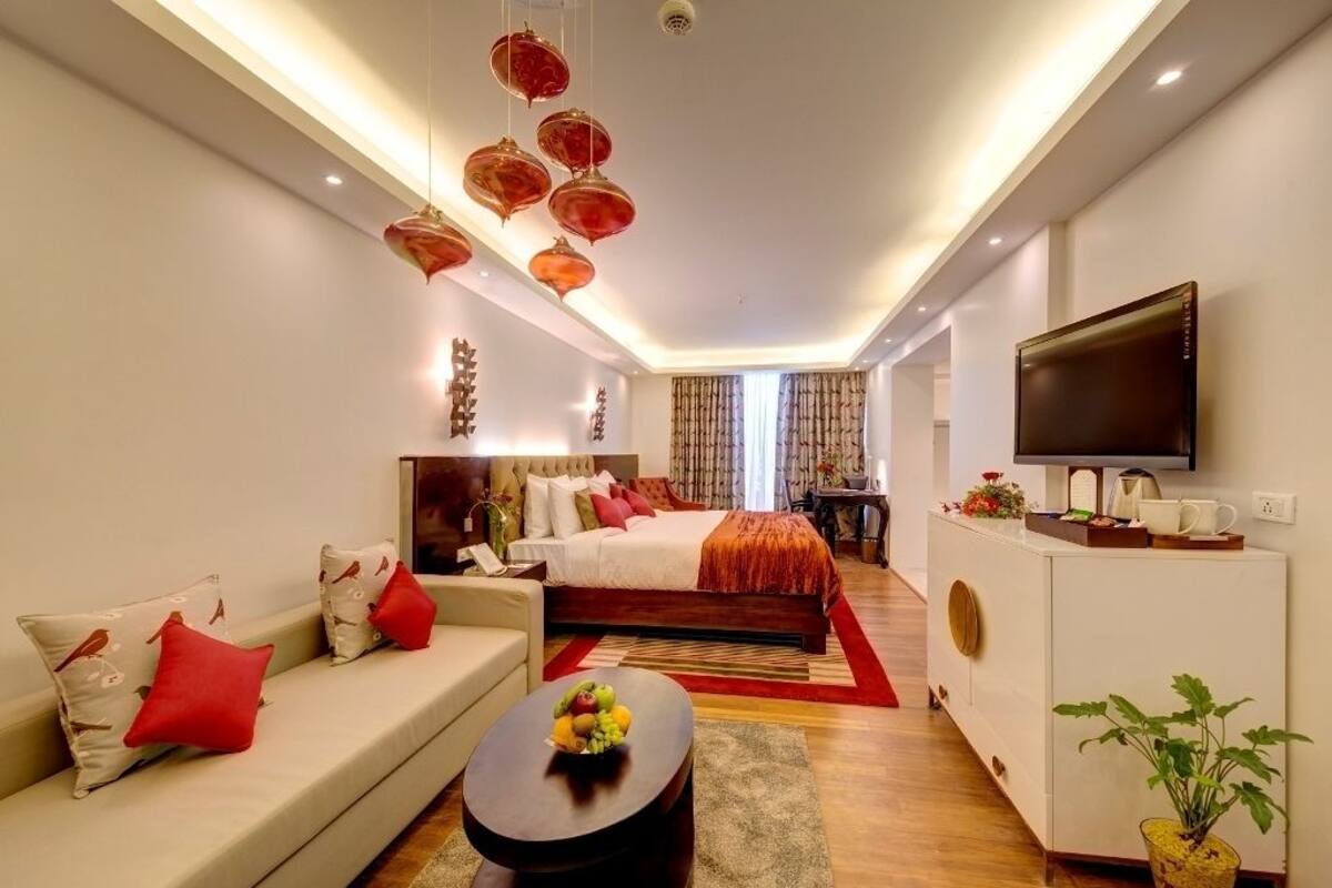 Premier Suite, 1 Double Bed | Premium bedding, down duvets, minibar, in-room safe