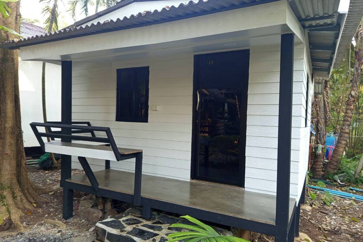 Basic Cabin | Living area