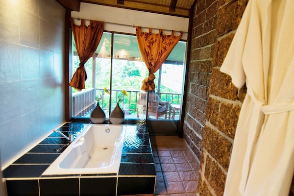 Classic Family Villa with Bath Tub | Komfortbadewanne