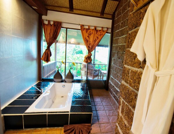 Baignoire relaxante profonde