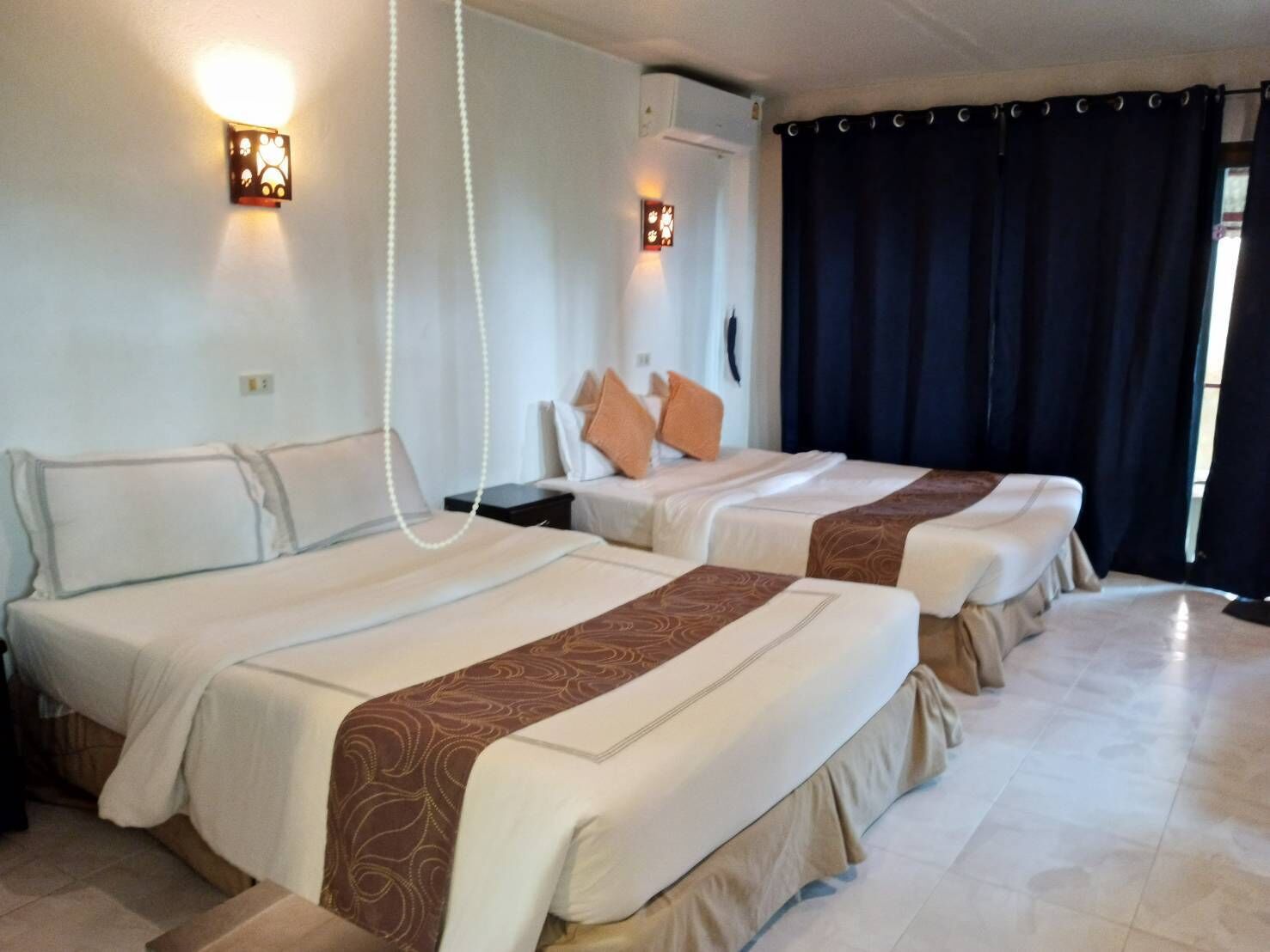 Free WiFi, bed sheets