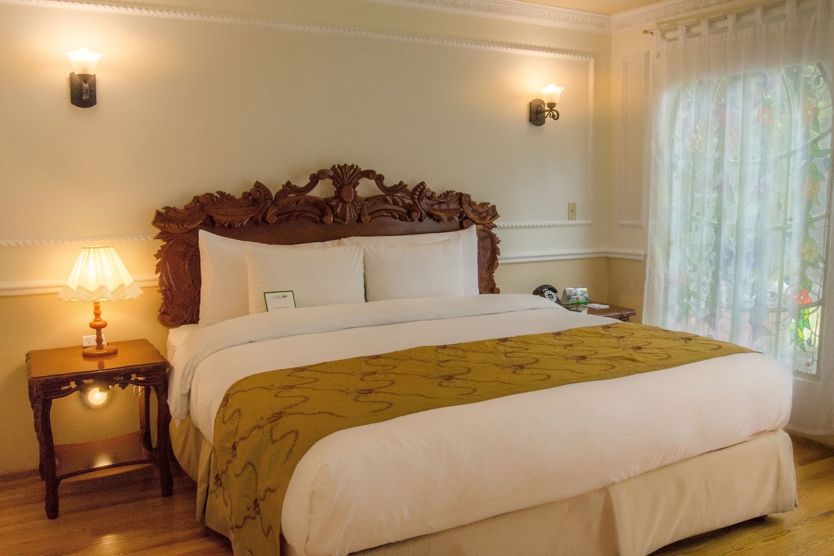 In-room safe, desk, iron/ironing board, free WiFi