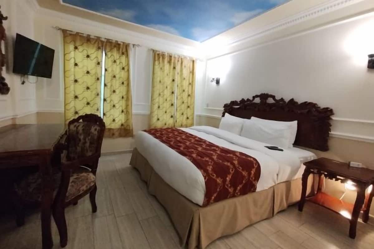 Caja de seguridad en la habitación y escritorio