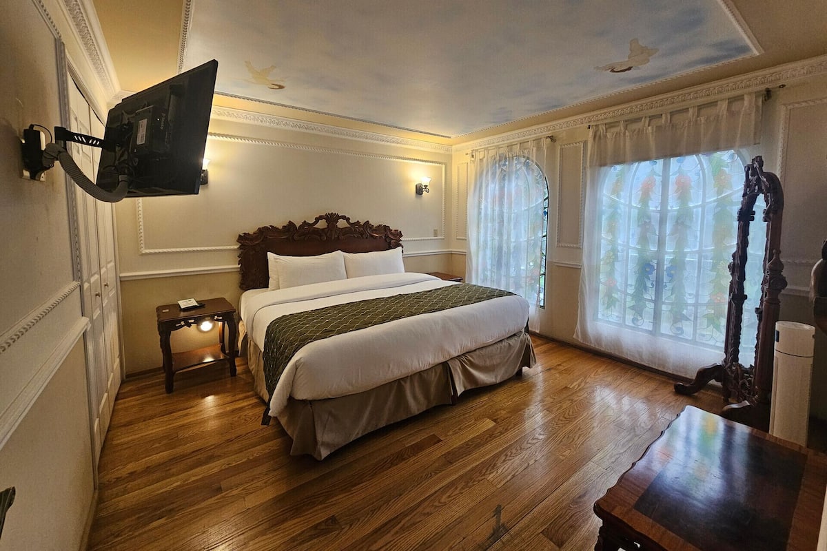 In-room safe, desk, iron/ironing board, free WiFi