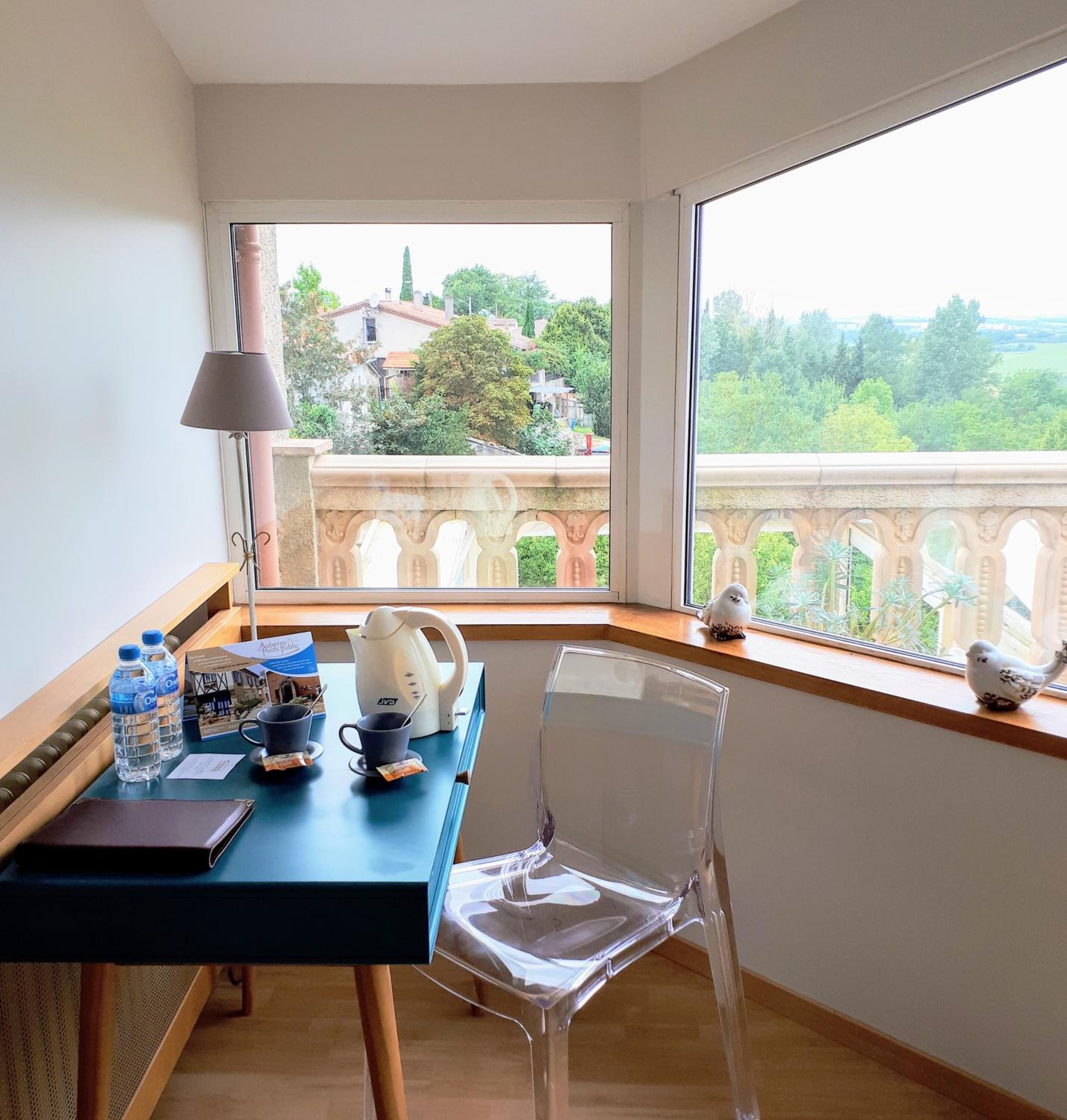 family room, 1 king bed with sofa bed | living area | 1-cm flat-screen tv with digital channels, tv, offices