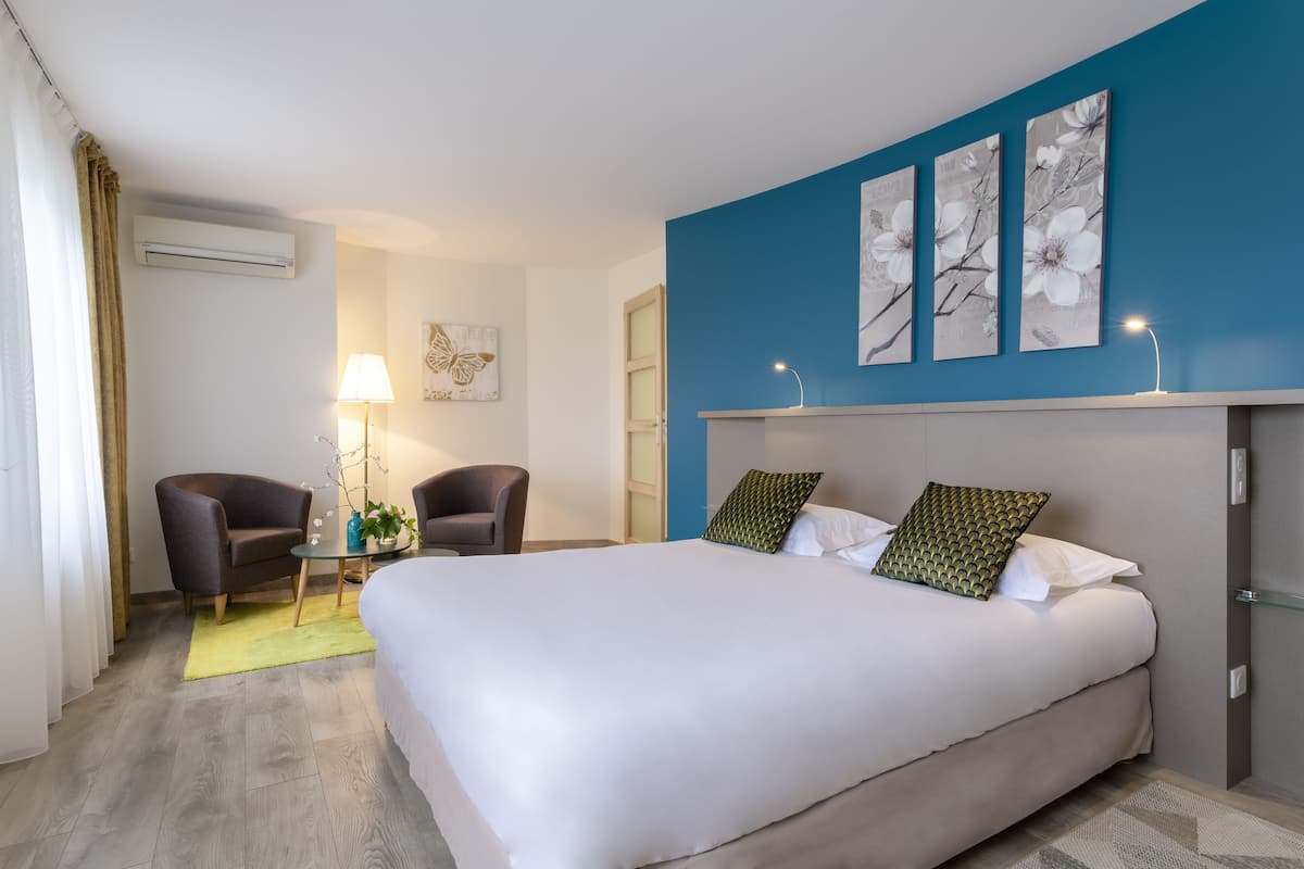 Superior Double Room (With Shower) | Individually decorated, desk, blackout drapes, soundproofing