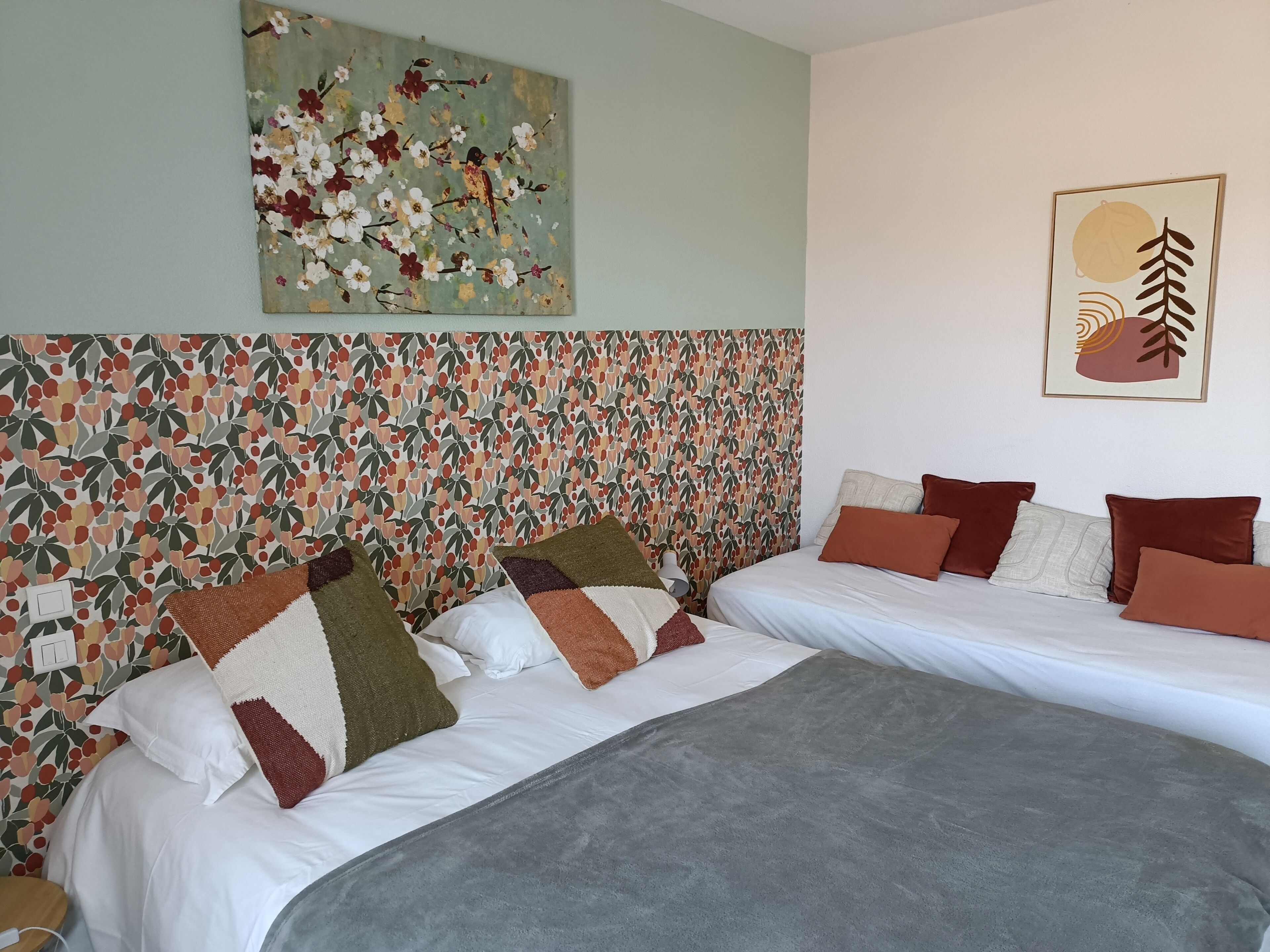 Decoración personalizada, escritorio y cortinas blackout 