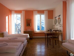 Perhehuone, parveke, vuoristonäköala | Vauvansängyt, lisävuoteet