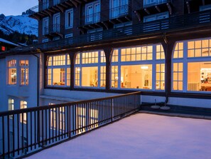 Façade de l’hébergement - soirée/nuit