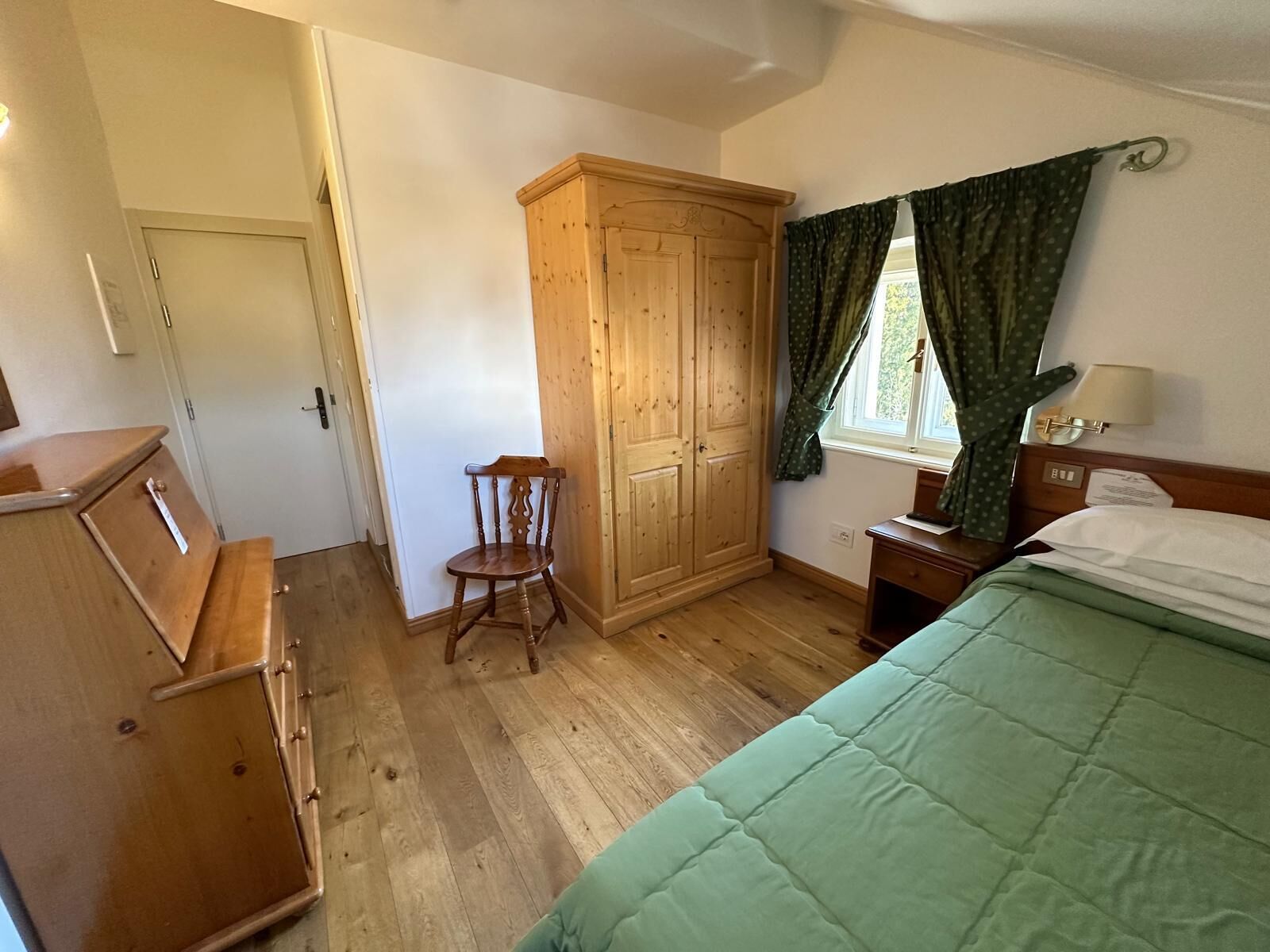 1 bedroom, down duvets, memory-foam beds, in-room safe