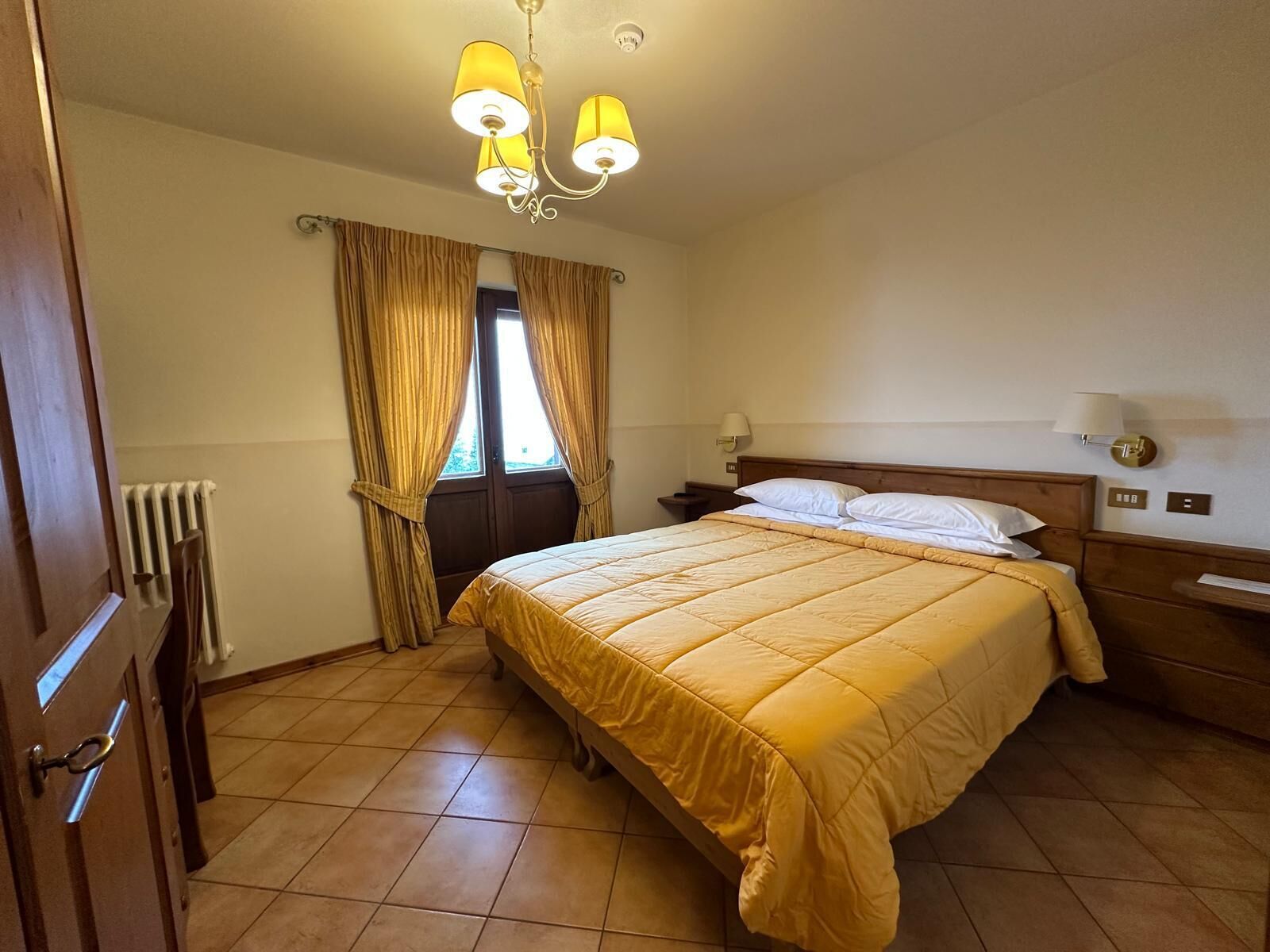 1 bedroom, down duvets, memory-foam beds, in-room safe