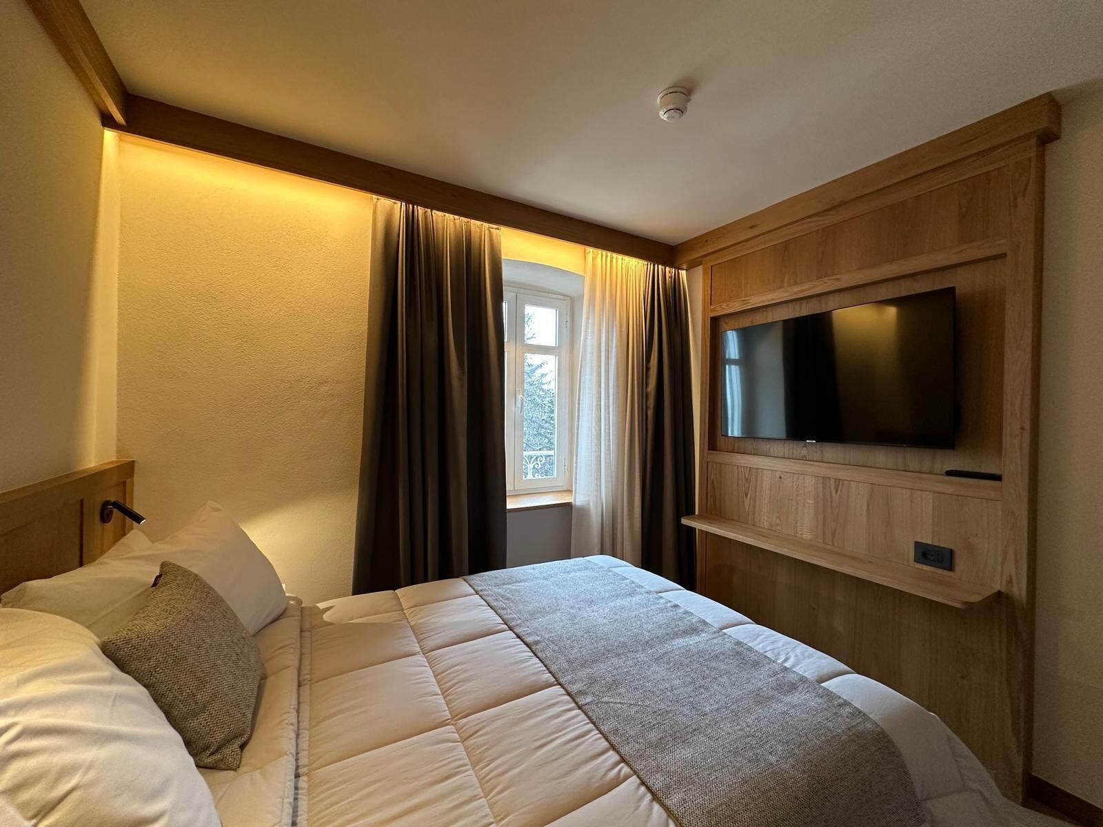 1 bedroom, down duvets, memory-foam beds, in-room safe