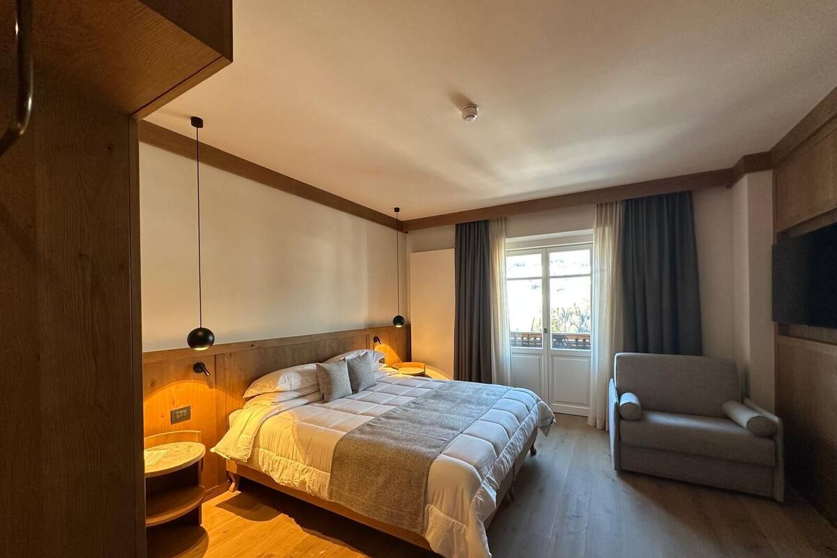 Junior Studio Suite, Balcony, Mountain View | 1 bedroom, down comforters, memory foam beds, in-room safe