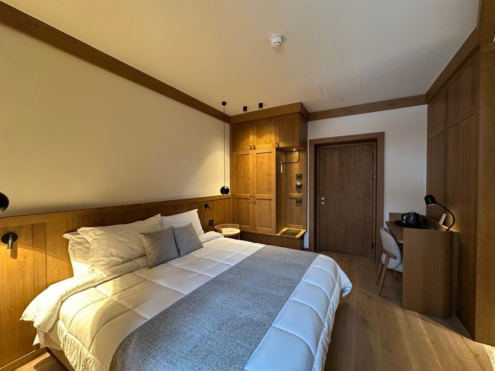 1 bedroom, down duvets, memory-foam beds, in-room safe