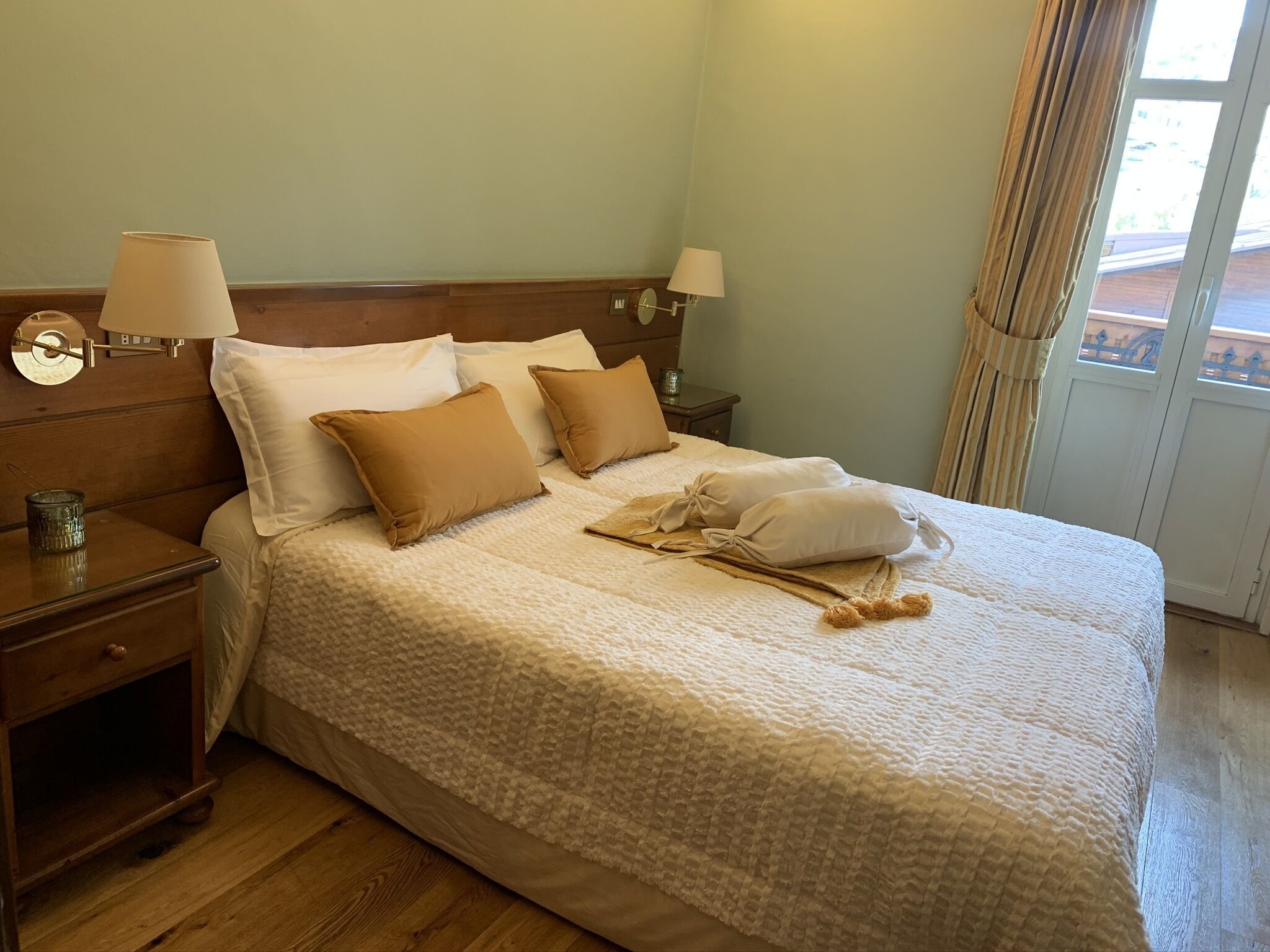 1 bedroom, down duvets, memory-foam beds, in-room safe