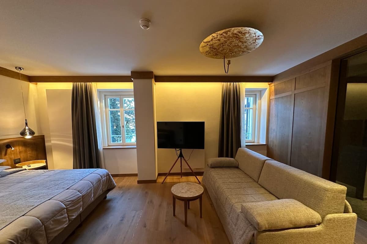 Superior Studio Suite, Mountain View | 1 bedroom, down comforters, memory foam beds, in-room safe
