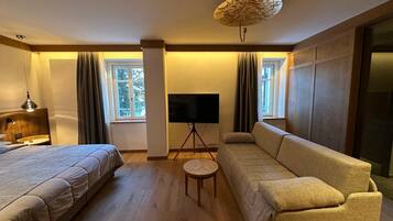 Superior-Studiosuite, Bergblick | 1 Schlafzimmer, Daunenbettdecken, Betten mit Memory-Foam-Matratzen