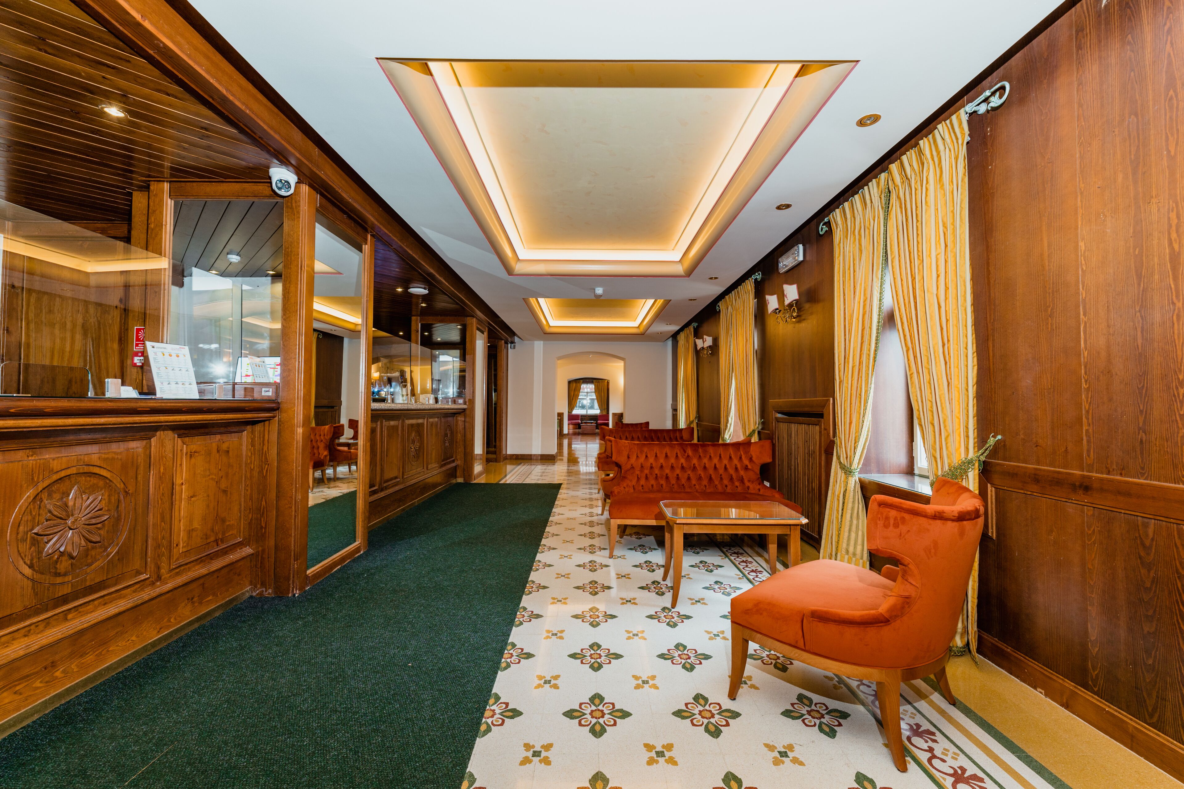 Coin salon dans le hall