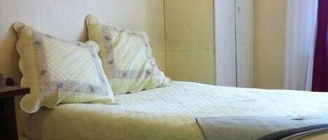 Quarto casal standard | Escrivaninha, quartos à prova de som, Wi-Fi (sobretaxa)