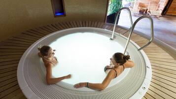 Indoor spa tub
