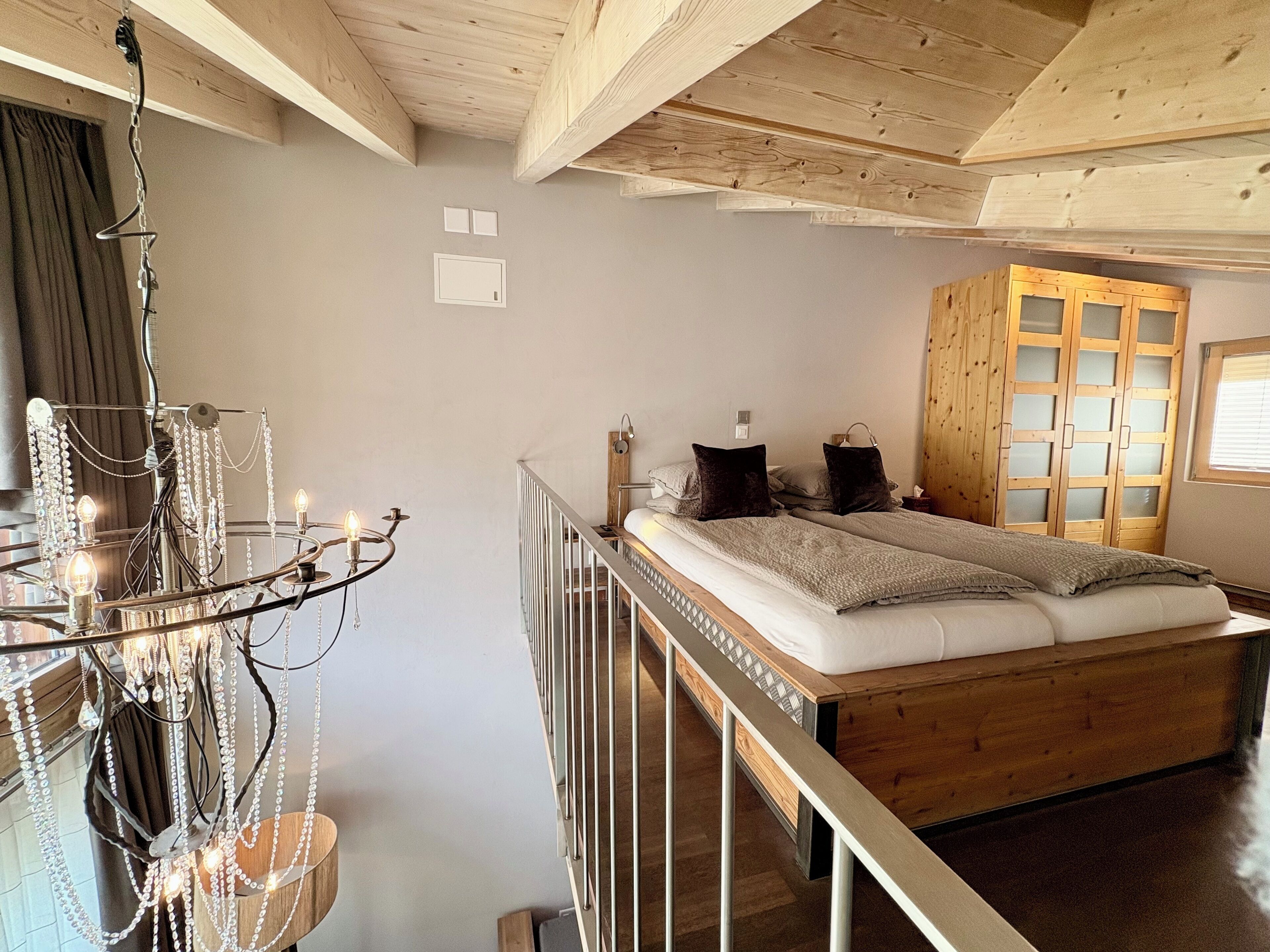 Suite – junior, fjellutsikt (Maisonette) | Allergitestet sengetøy, skrivebord, blendingsgardiner og lydisolert