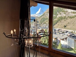 Maisonette Junior Suite with view to the Matterhorn | Ropa de cama hipoalergénica, escritorio, cortinas opacas