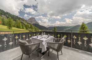 Terrace/patio - Nature Hotel Delta (Corvara in Badia)