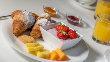 Free daily buffet breakfast