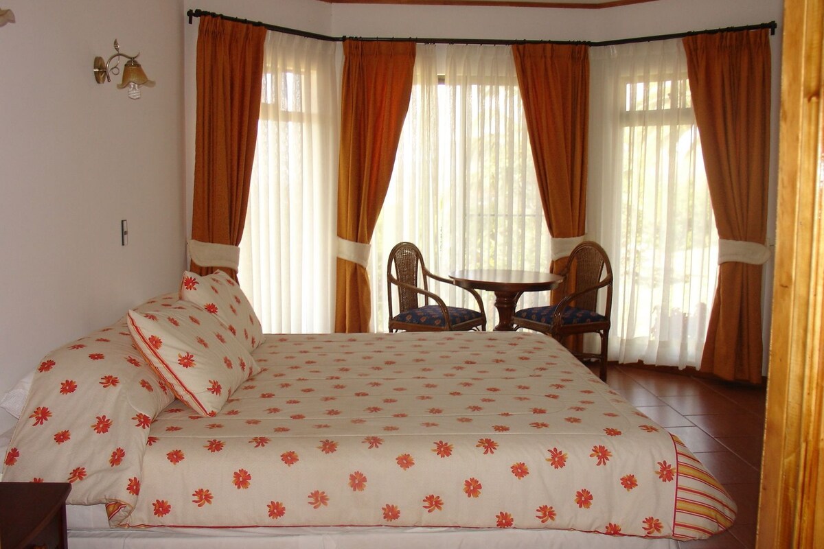 Premium bedding, pillowtop beds, minibar, in-room safe