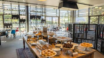 Italian cuisine, garden views