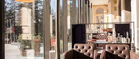 Bar lounge