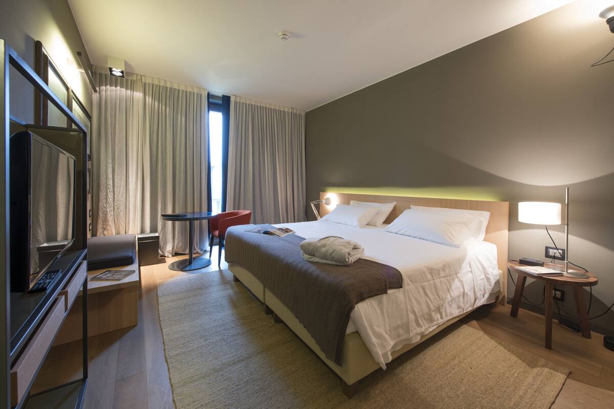 Down duvets, in-room safe, soundproofing, free WiFi