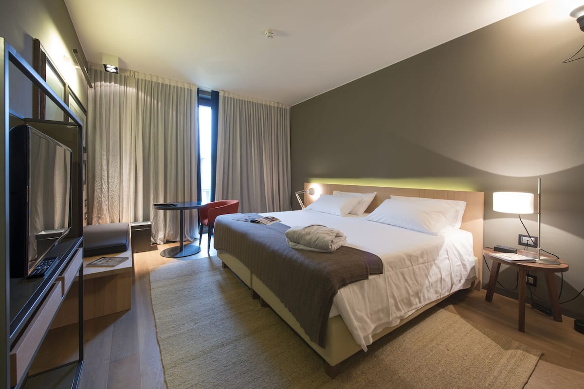 Down duvets, in-room safe, soundproofing, free WiFi