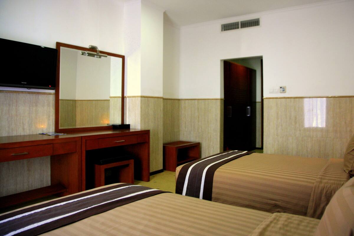Superior Double or Twin Room, 1 Double or 2 Single Beds, Private Bathroom, Garden View | In-room safe, desk, soundproofing, free WiFi