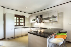 5 Bedrooms Beach View Exclusive Villa | Eigene Küche | Großer Kühlschrank, Mikrowelle, Ofen, Herdplatte