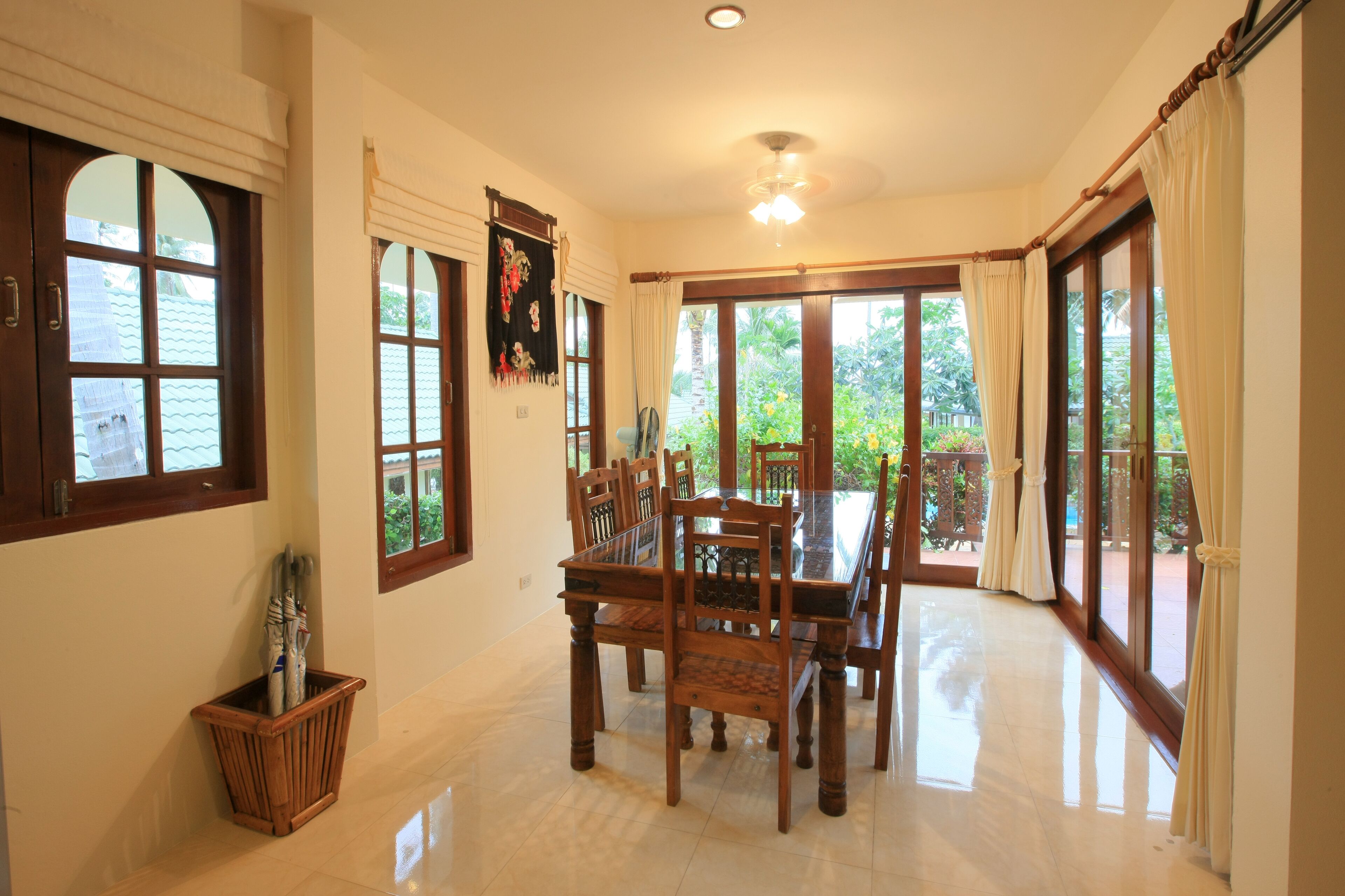 4 bedrooms grand villa | private kitchen | full-sized fridge, microwave, oven, stovetop