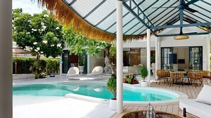 Villa de diseño | Terraza o patio