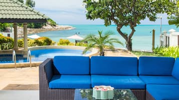 5 Bedrooms Beachfront Exclusive Grand Villa Deluxe | Garden view