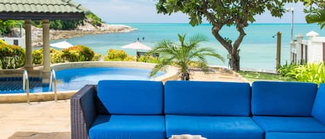 5 Bedrooms Beachfront Exclusive Grand Villa Deluxe | Blick auf den Garten