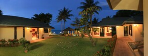5 Bedrooms Beachfront Exclusive Grand Villa Deluxe | Blick auf den Garten