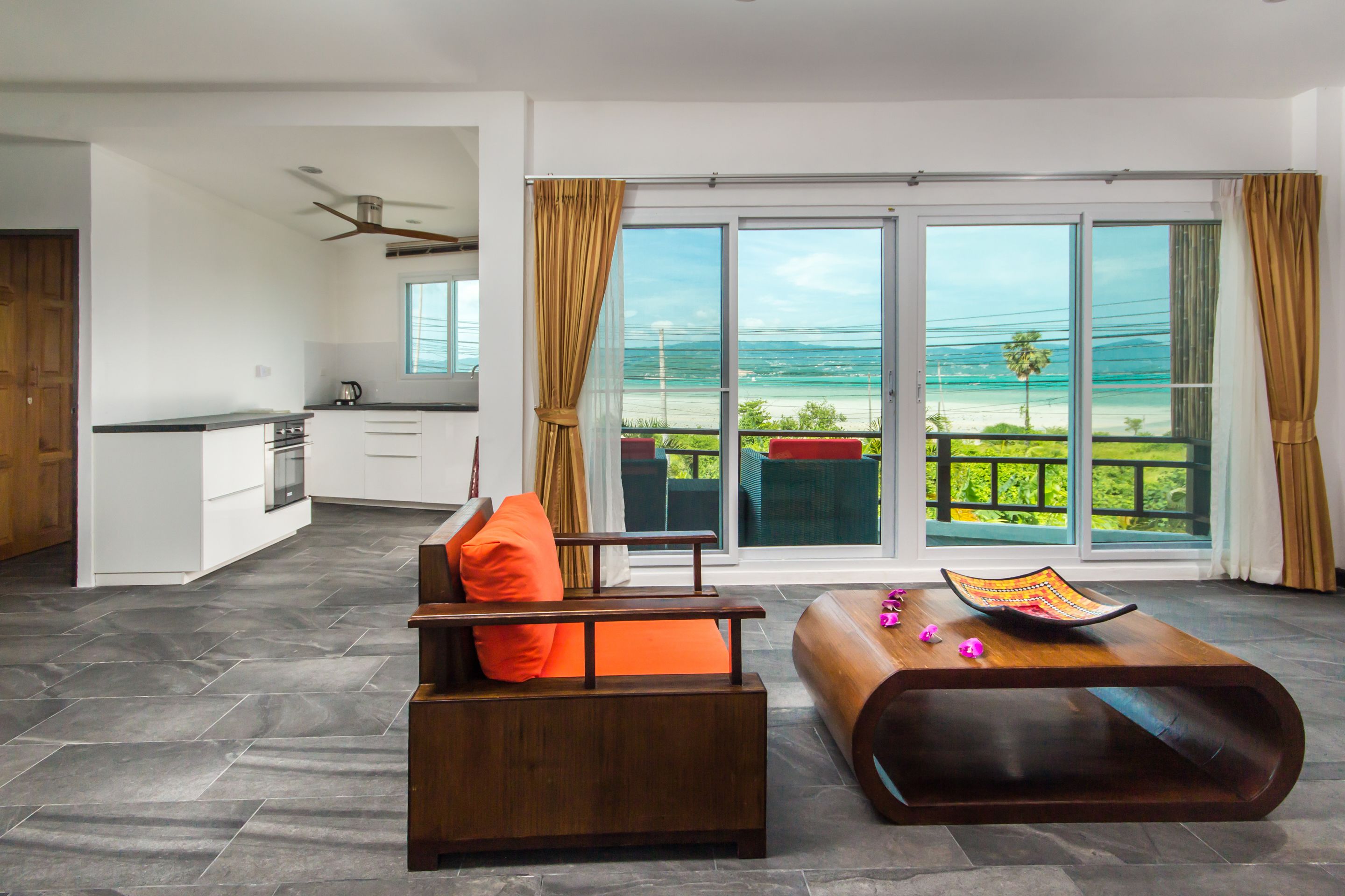 bay view apartment 2 bedrooms | living room | flat-screen tv, dvd player