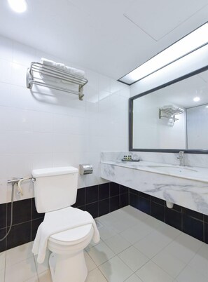 Shower, free toiletries, hair dryer, towels - Sunday Malacca Formerly Tun Fatimah (Malacca City)